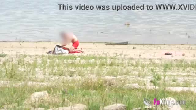 ⁣Ebony babe shows us how to get any guy next to the lake - XVIDEOS.COM