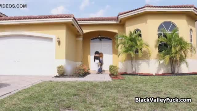 ⁣Hot threesome with black teen babes - XVIDEOS.COM